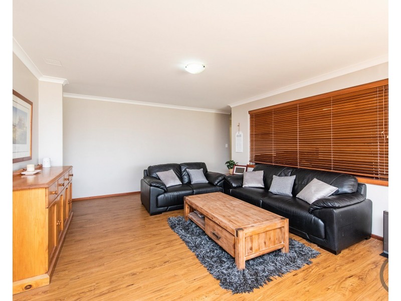 10 Bucentaur Place, Halls Head WA 6210