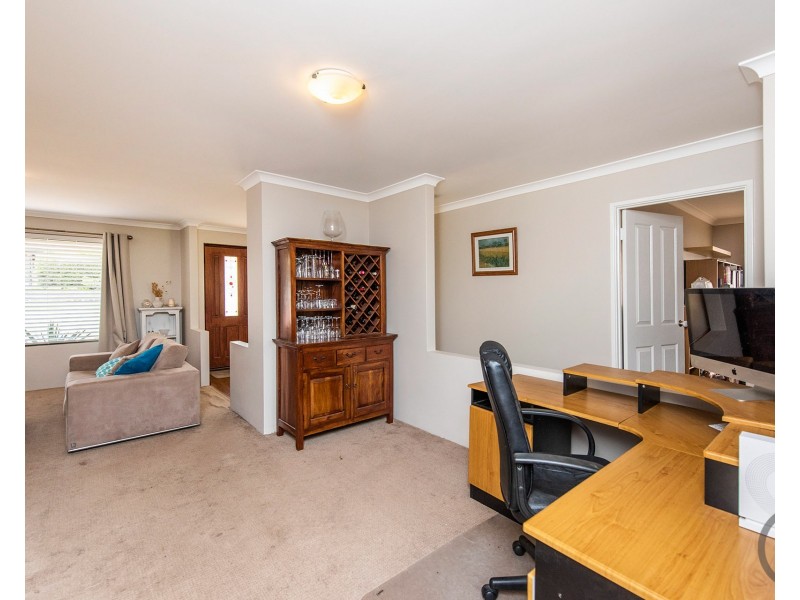 10 Bucentaur Place, Halls Head WA 6210