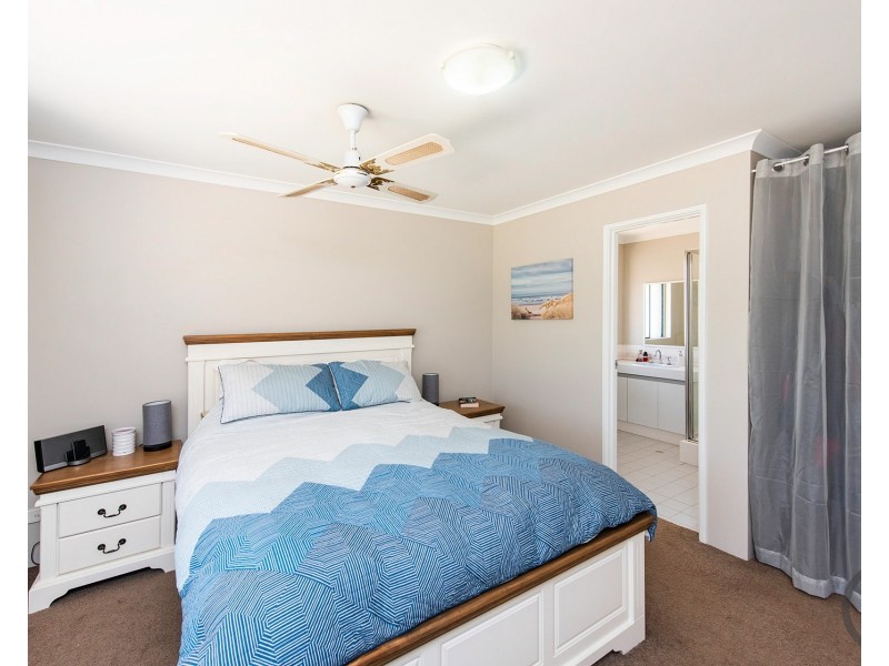 10 Bucentaur Place, Halls Head WA 6210