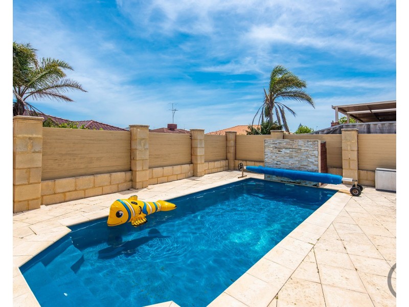 10 Bucentaur Place, Halls Head WA 6210