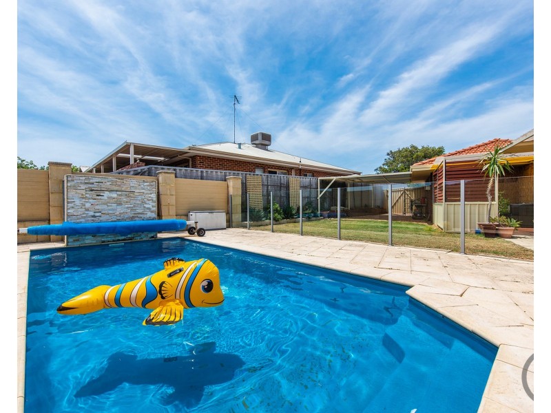 10 Bucentaur Place, Halls Head WA 6210