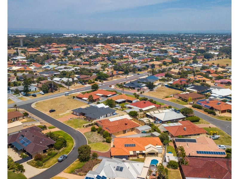 10 Bucentaur Place, Halls Head WA 6210