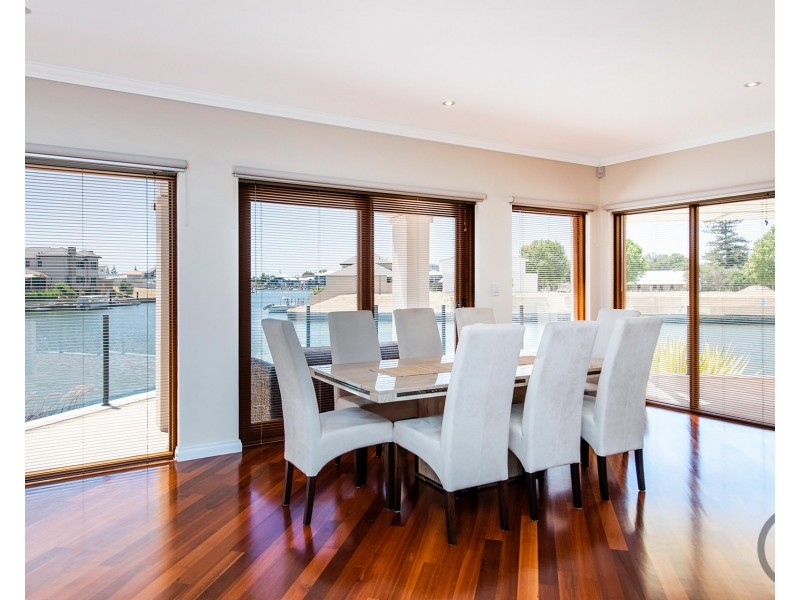 27 Starfire Close, Halls Head WA 6210