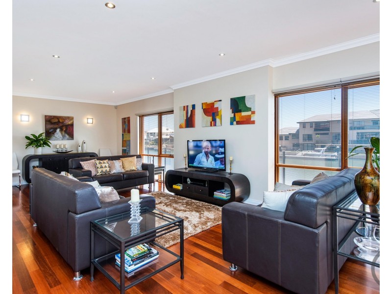 27 Starfire Close, Halls Head WA 6210