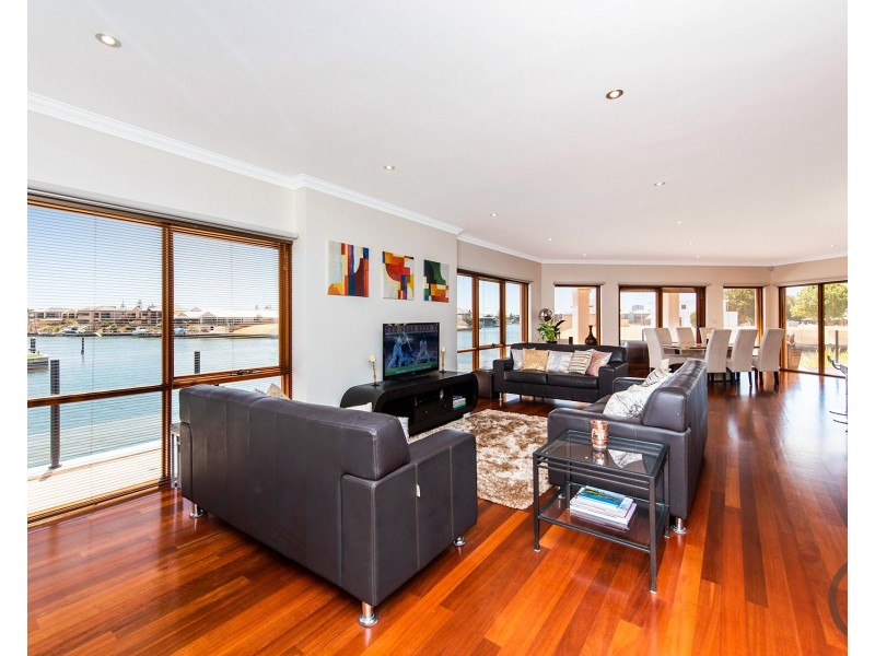 27 Starfire Close, Halls Head WA 6210