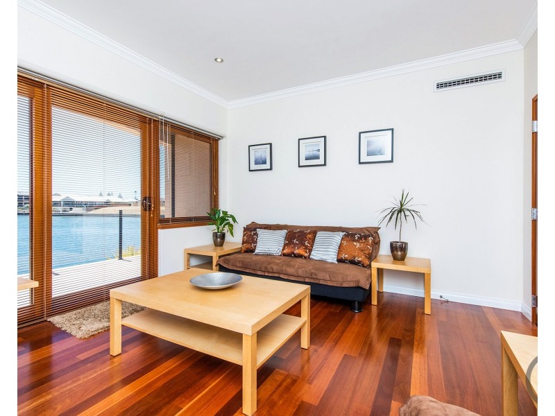 27 Starfire Close, Halls Head WA 6210
