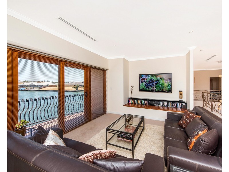 27 Starfire Close, Halls Head WA 6210