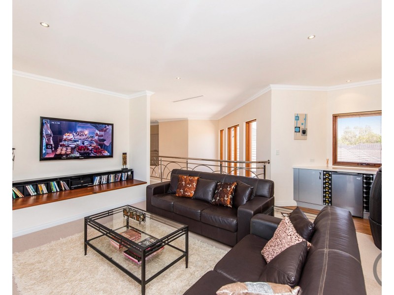 27 Starfire Close, Halls Head WA 6210