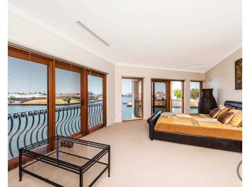 27 Starfire Close, Halls Head WA 6210