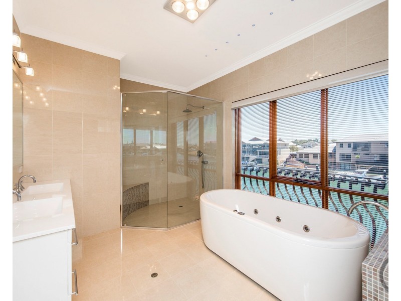 27 Starfire Close, Halls Head WA 6210