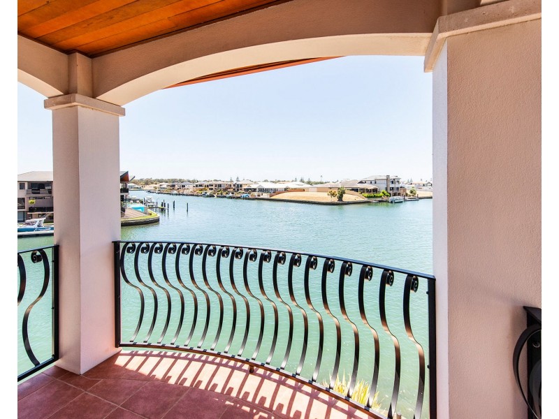 27 Starfire Close, Halls Head WA 6210