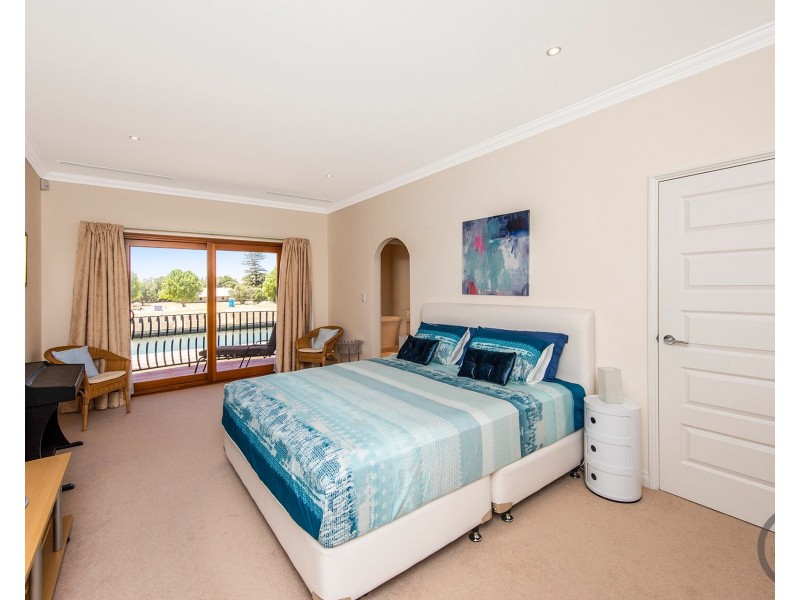 27 Starfire Close, Halls Head WA 6210
