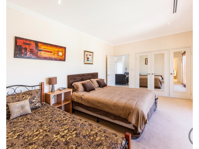 27 Starfire Close, Halls Head WA 6210
