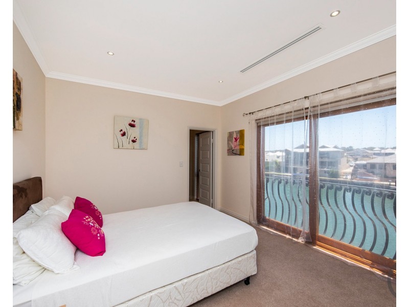 27 Starfire Close, Halls Head WA 6210