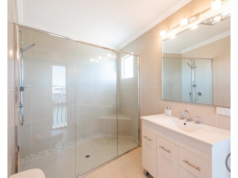 27 Starfire Close, Halls Head WA 6210