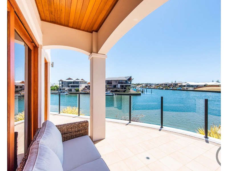 27 Starfire Close, Halls Head WA 6210
