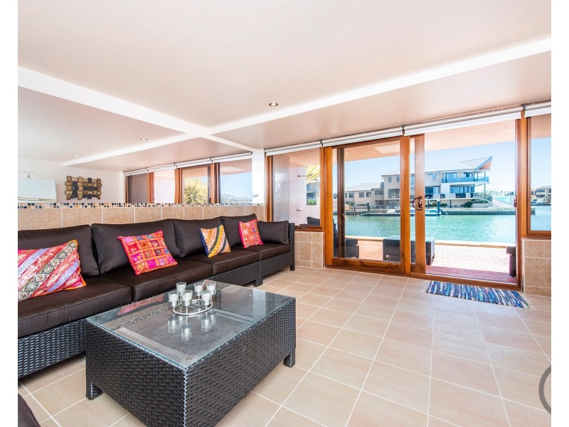 27 Starfire Close, Halls Head WA 6210
