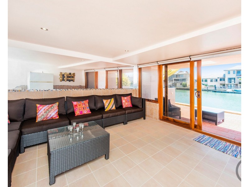 27 Starfire Close, Halls Head WA 6210