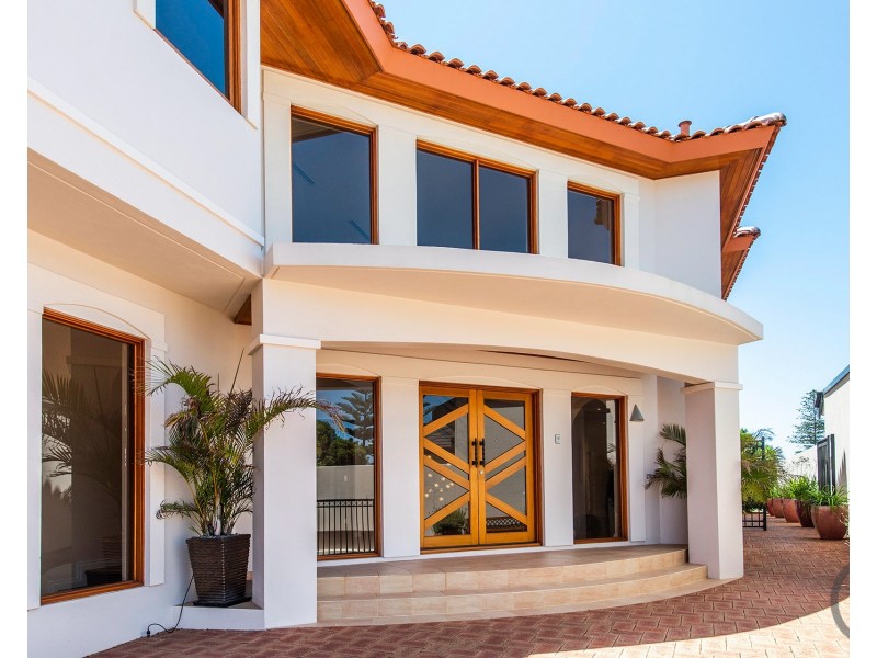 27 Starfire Close, Halls Head WA 6210