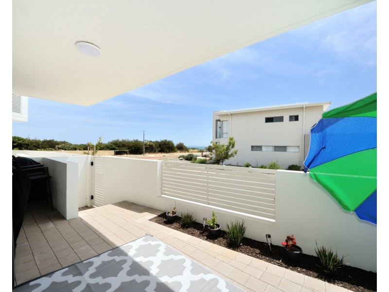 2/150 Boardwalk Boulevard, Halls Head WA 6210