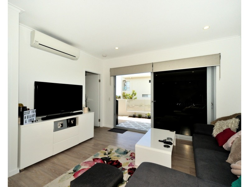 2/150 Boardwalk Boulevard, Halls Head WA 6210