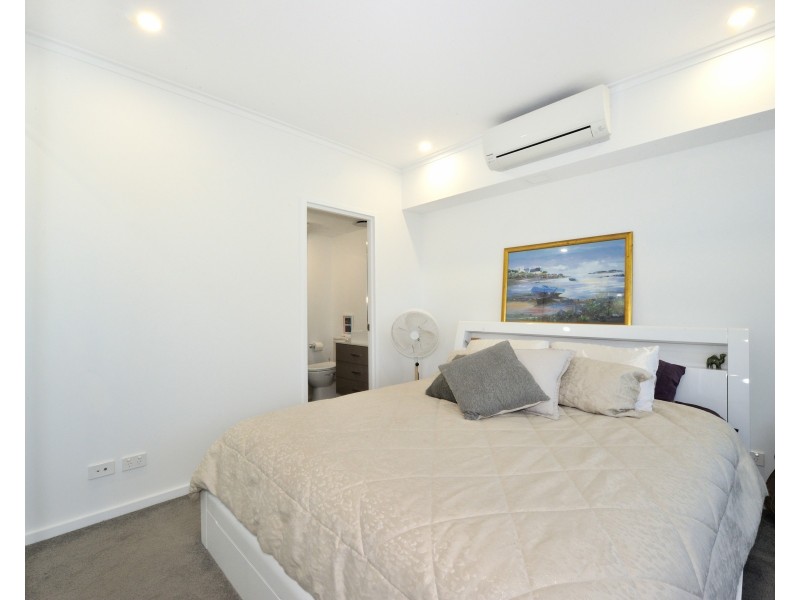 2/150 Boardwalk Boulevard, Halls Head WA 6210