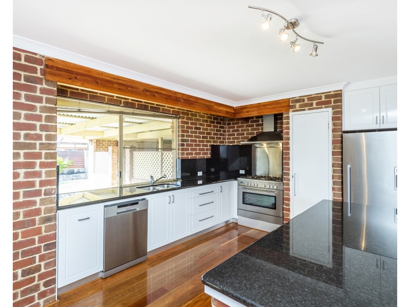 12 Summerlea Avenue, Meadow Springs WA 6210