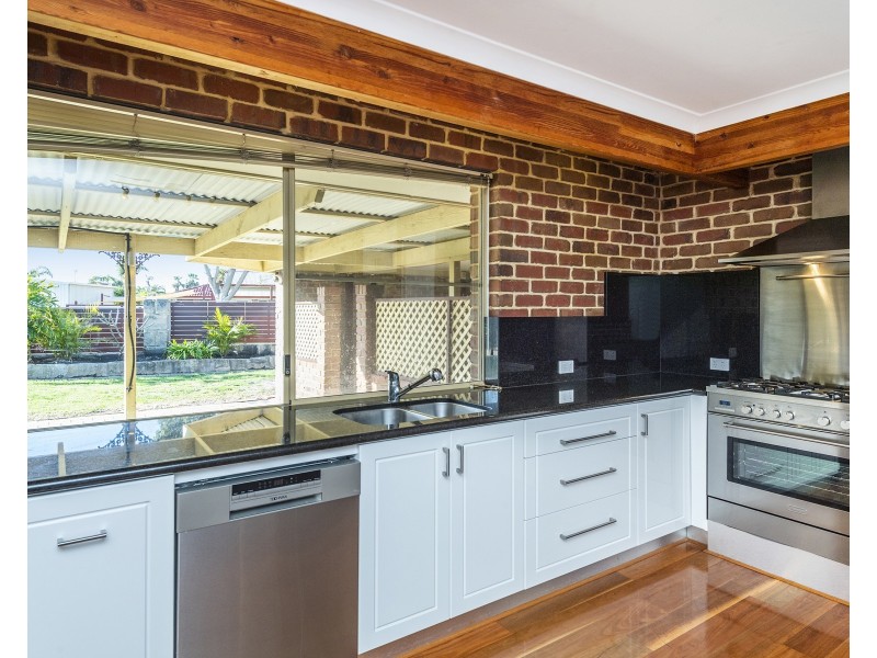 12 Summerlea Avenue, Meadow Springs WA 6210