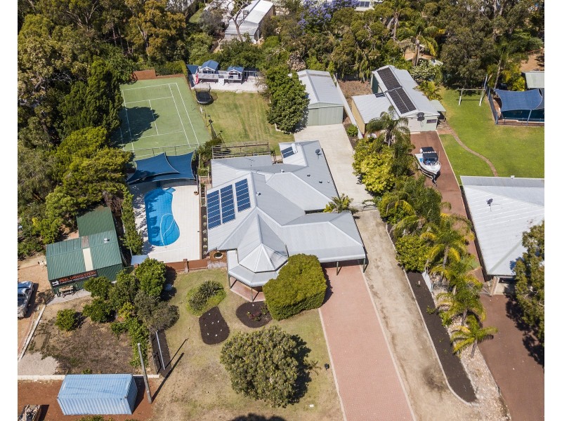 8 Exeter Place, Greenfields WA 6210