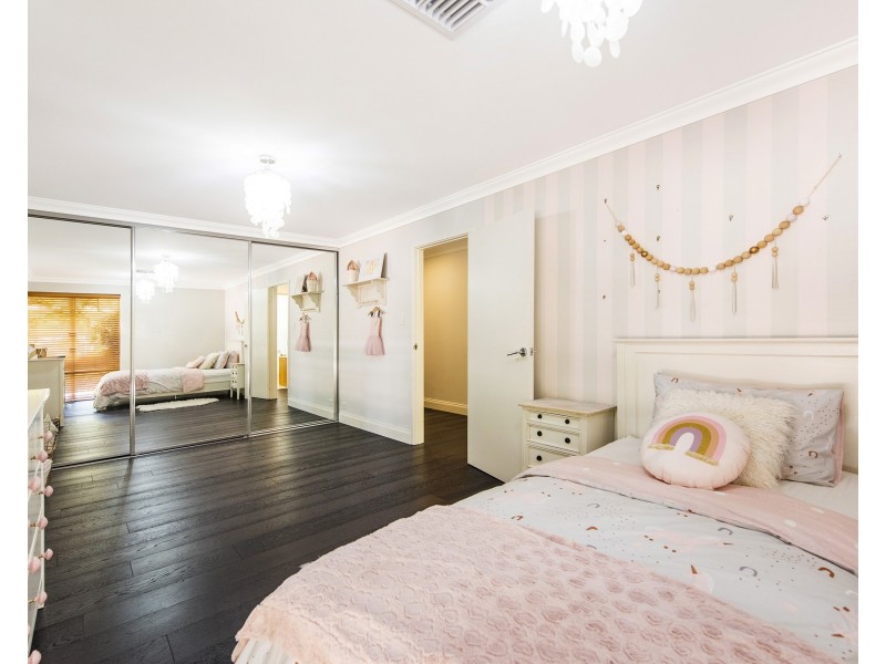 8 Exeter Place, Greenfields WA 6210