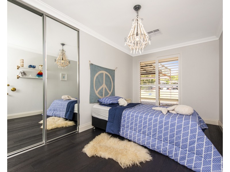 8 Exeter Place, Greenfields WA 6210