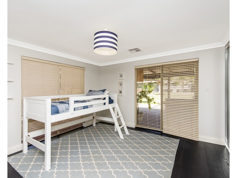 8 Exeter Place, Greenfields WA 6210