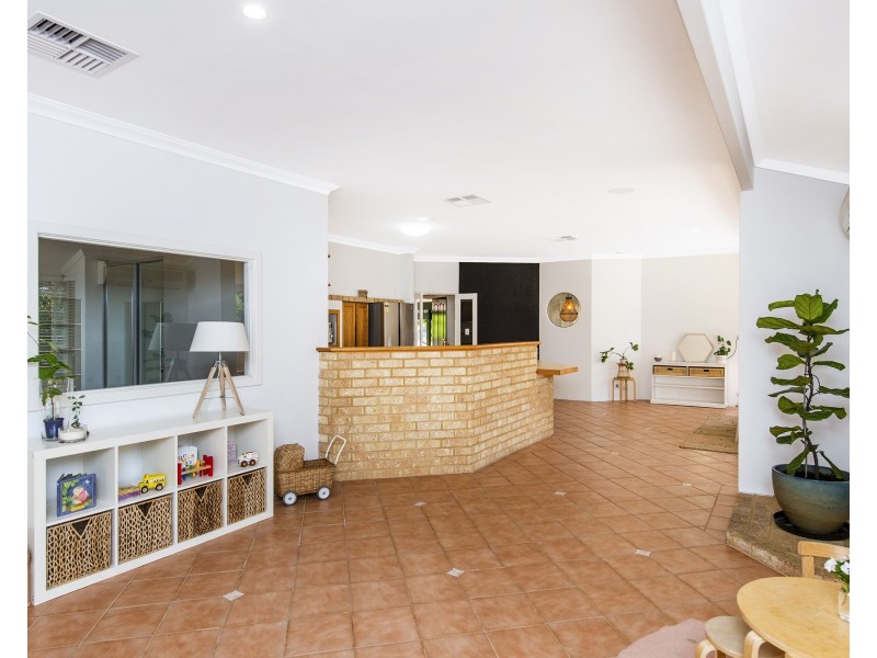 8 Exeter Place, Greenfields WA 6210
