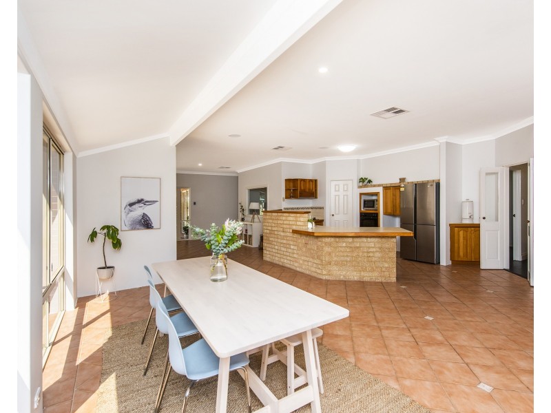 8 Exeter Place, Greenfields WA 6210