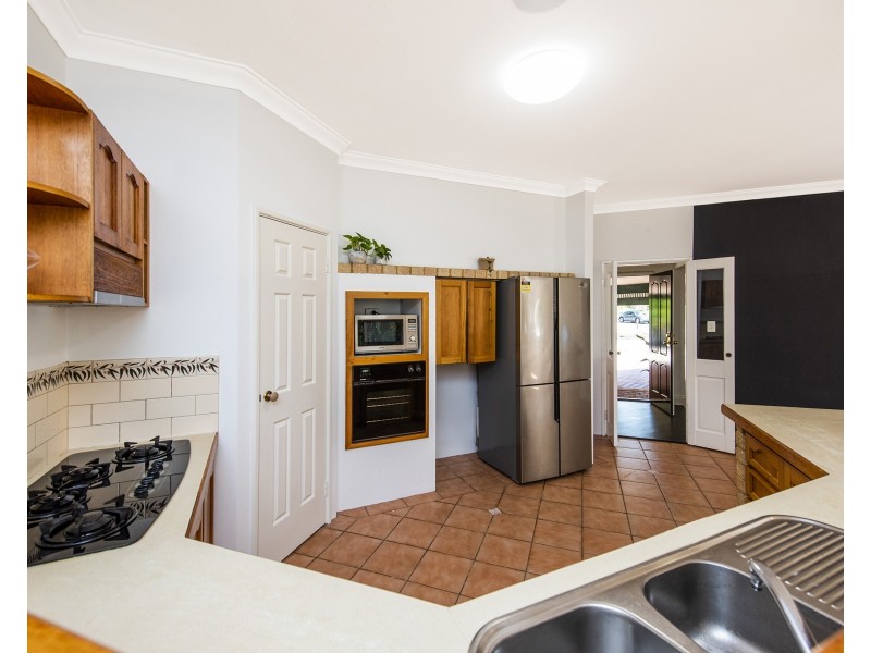 8 Exeter Place, Greenfields WA 6210