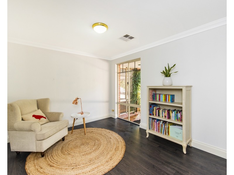 8 Exeter Place, Greenfields WA 6210