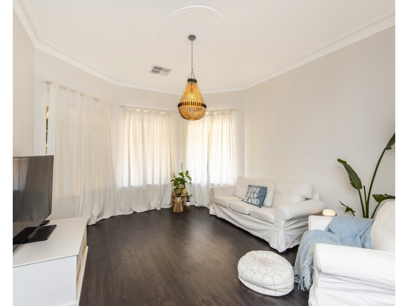 8 Exeter Place, Greenfields WA 6210