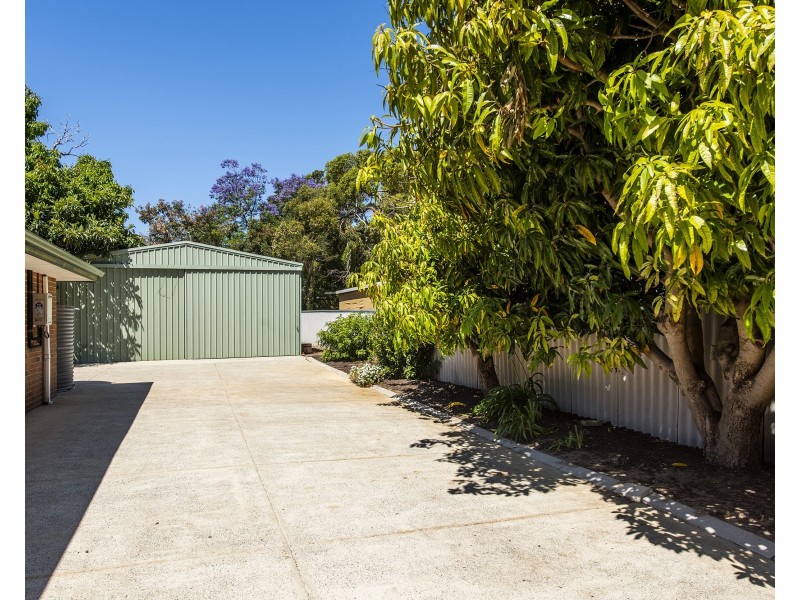 8 Exeter Place, Greenfields WA 6210