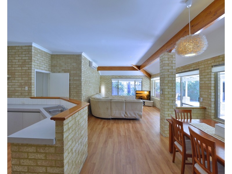 18 Crowthorn Cross, Erskine WA 6210