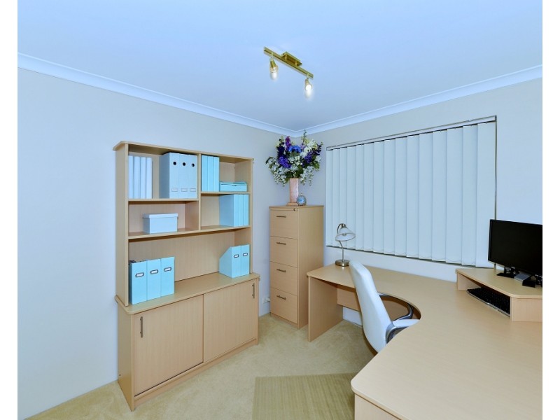 18 Crowthorn Cross, Erskine WA 6210