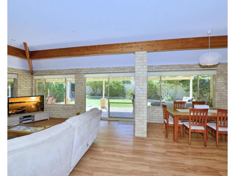 18 Crowthorn Cross, Erskine WA 6210