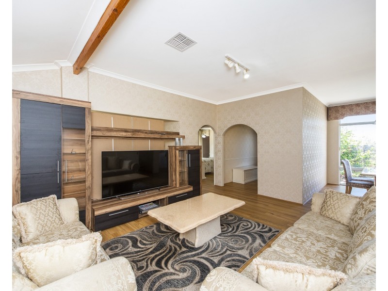 5 Silky Vale, Halls Head WA 6210