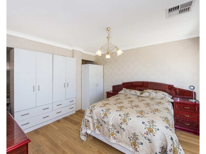 5 Silky Vale, Halls Head WA 6210