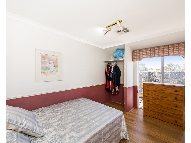 5 Silky Vale, Halls Head WA 6210