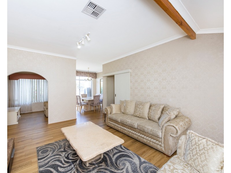 5 Silky Vale, Halls Head WA 6210