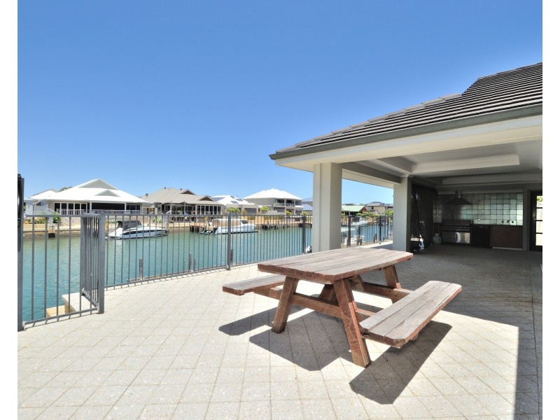 14 Trade Winds Retreat, Dudley Park WA 6210