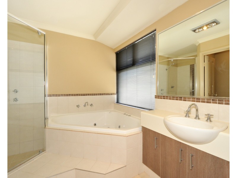 14 Trade Winds Retreat, Dudley Park WA 6210