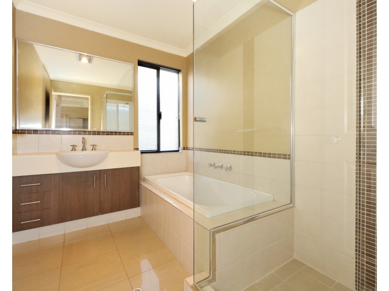 14 Trade Winds Retreat, Dudley Park WA 6210