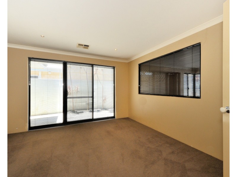 14 Trade Winds Retreat, Dudley Park WA 6210