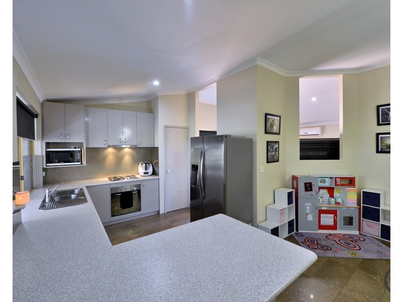 17 Amulla Court, Halls Head WA 6210